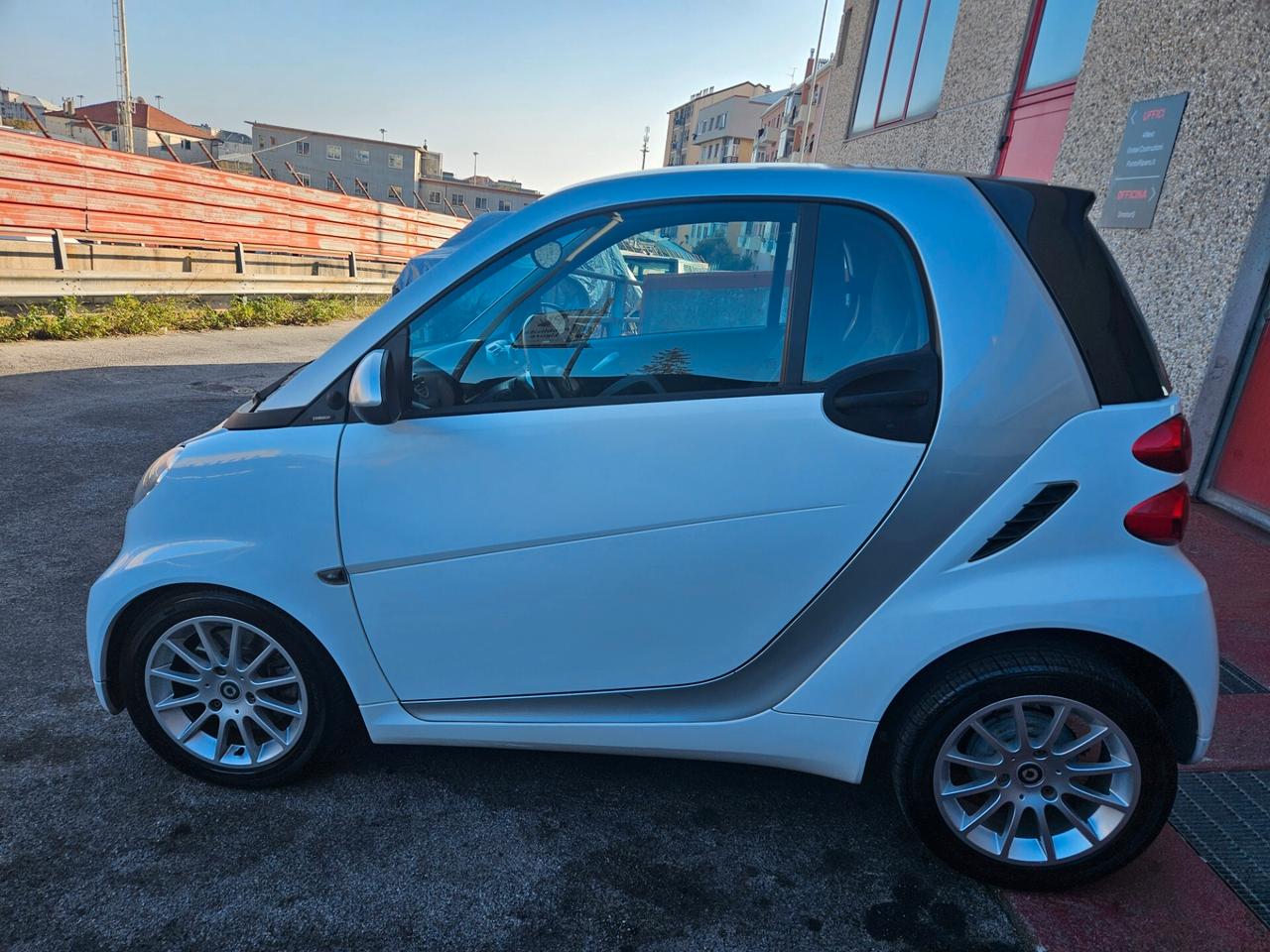 Smart ForTwo 1000 52 kW MHD coupé passion