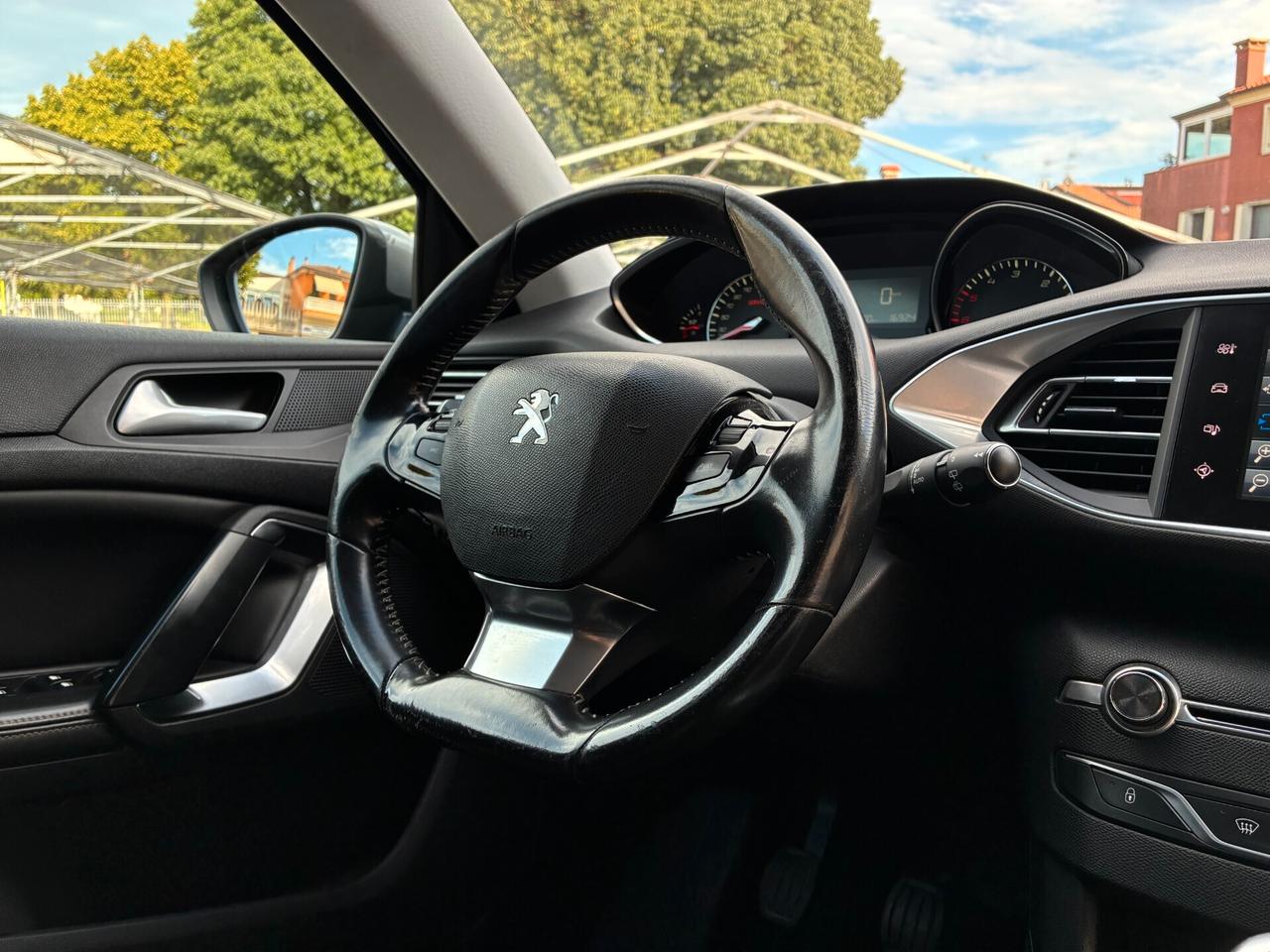 Peugeot 308 BlueHDi 150 S&S SW Allure