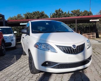 Lancia Ypsilon 1.0 FireFly 5 porte S&S Hybrid Ecochic Silver