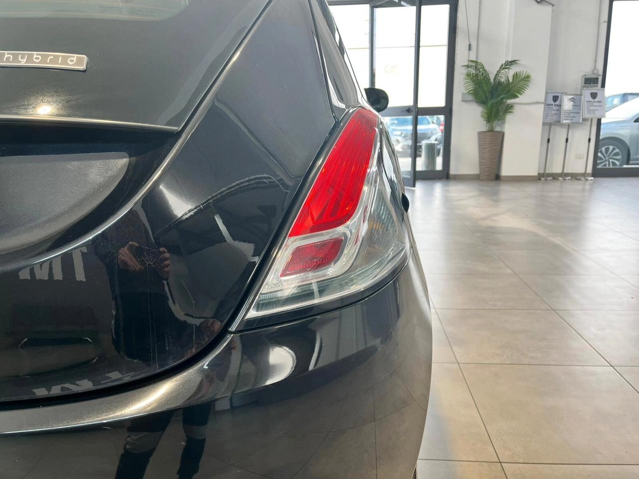 Lancia Ypsilon 1.0 FireFly 5 porte S&S Hybrid Silver