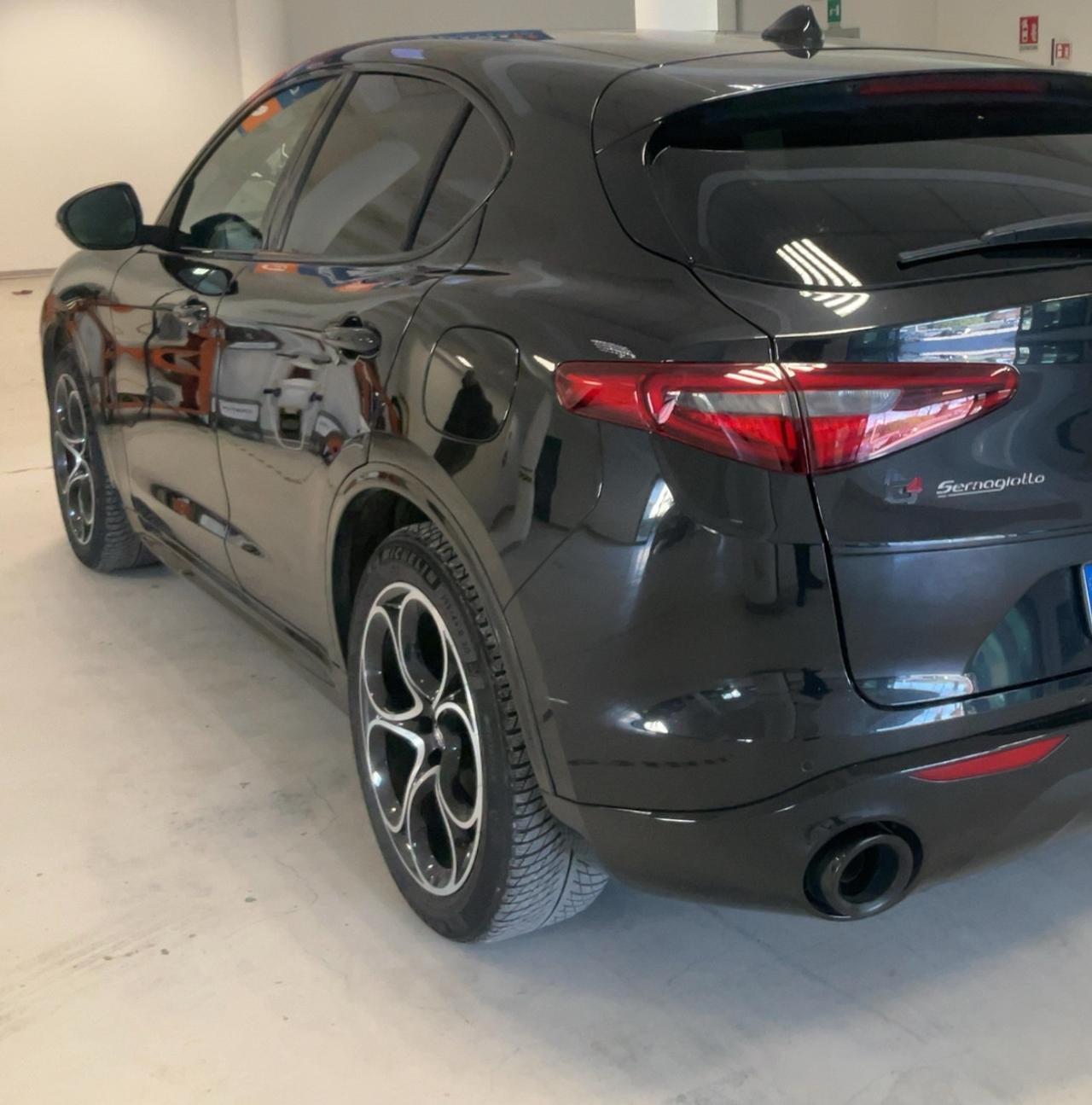 Alfa Romeo Stelvio Total Black Q4 Veloce