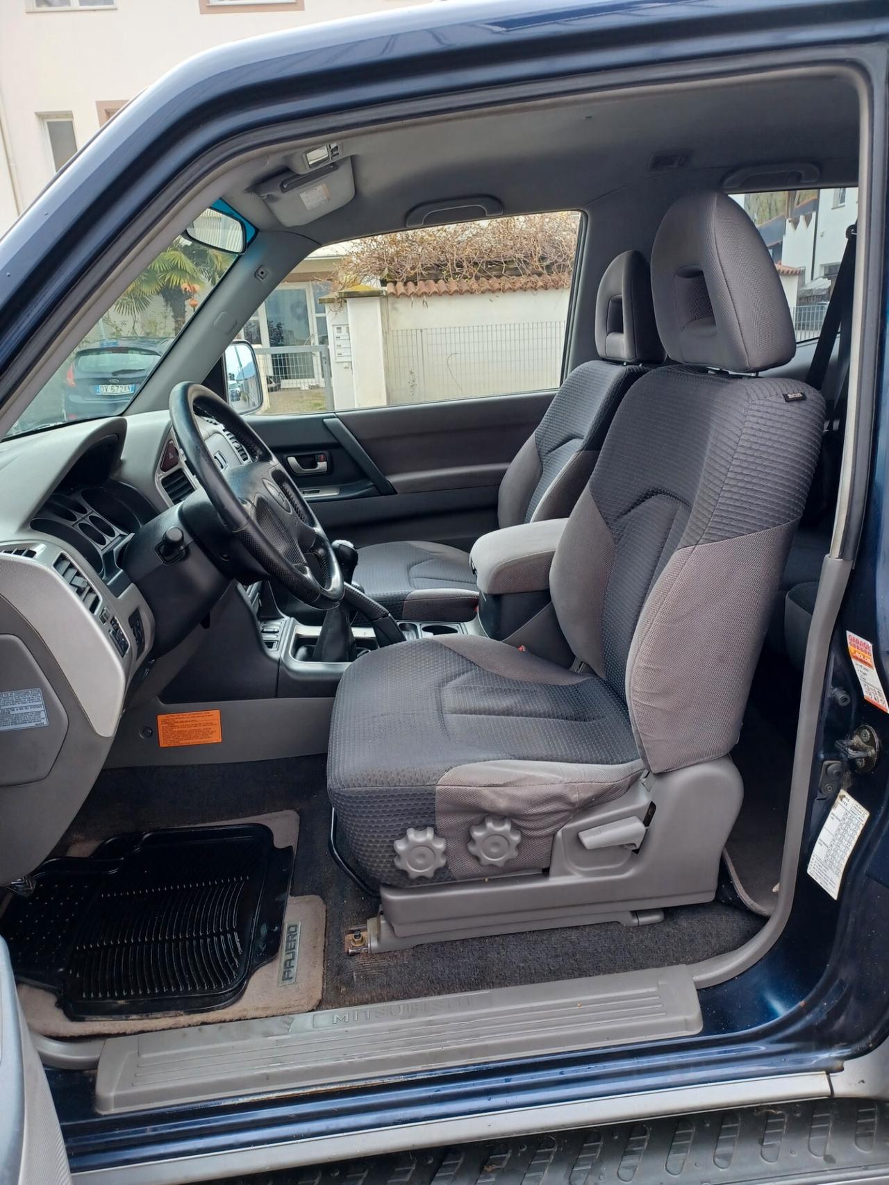 Mitsubishi Pajero 2.5 TDI 3p. Instyle