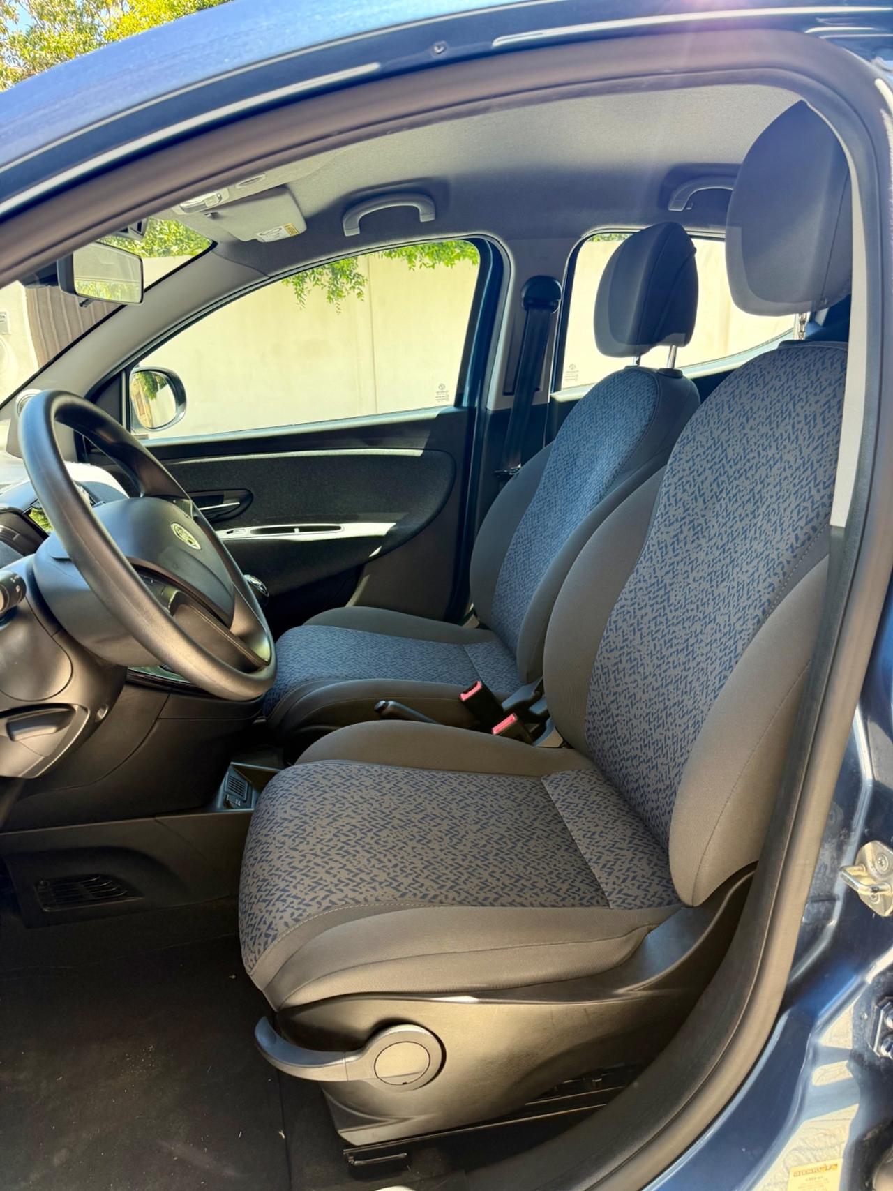 Lancia Ypsilon 1.0 FireFly 5 porte S&S Hybrid Silver Plus