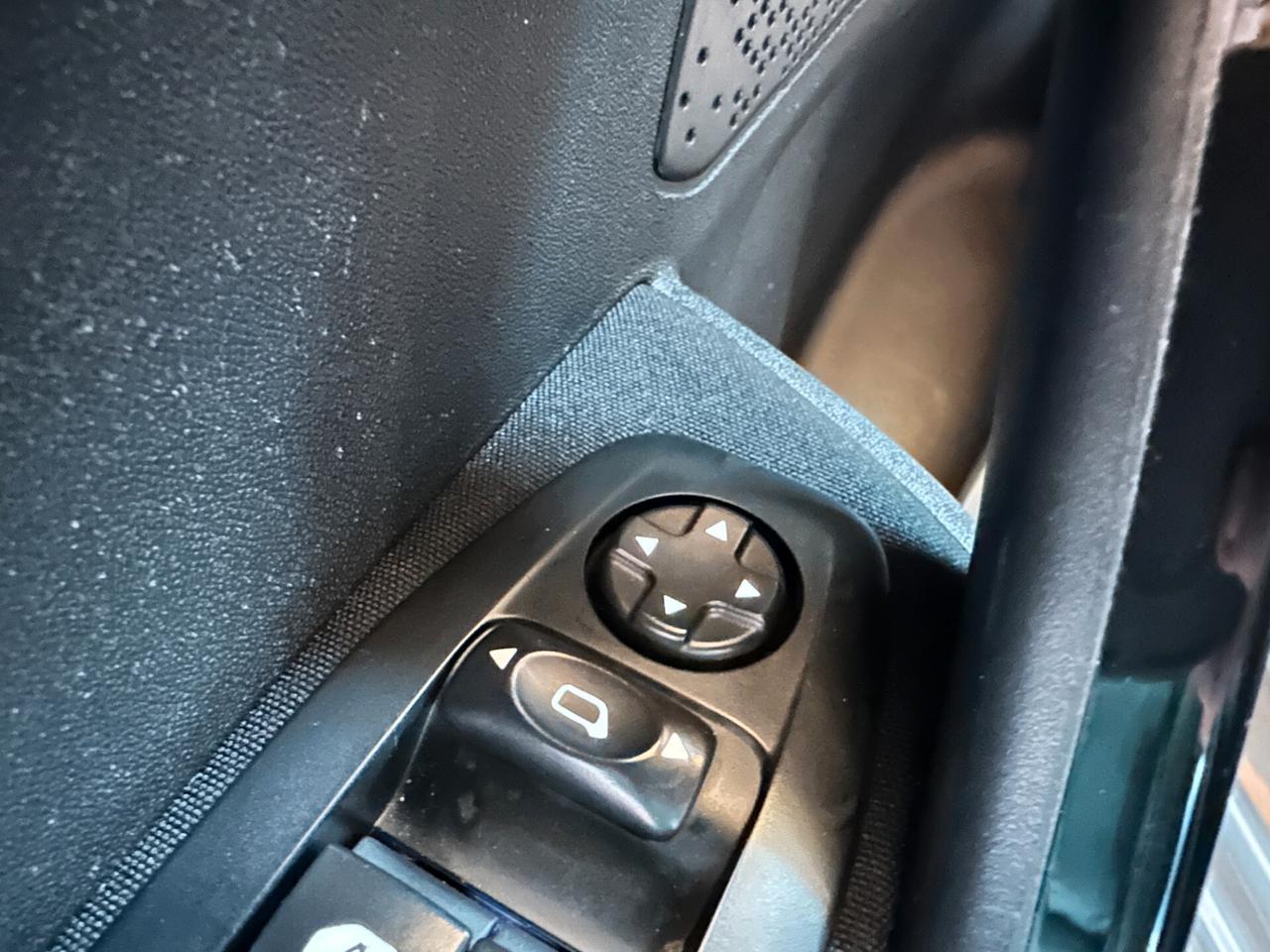 Peugeot 208 1.4 HDi 68 CV 5 porte Business