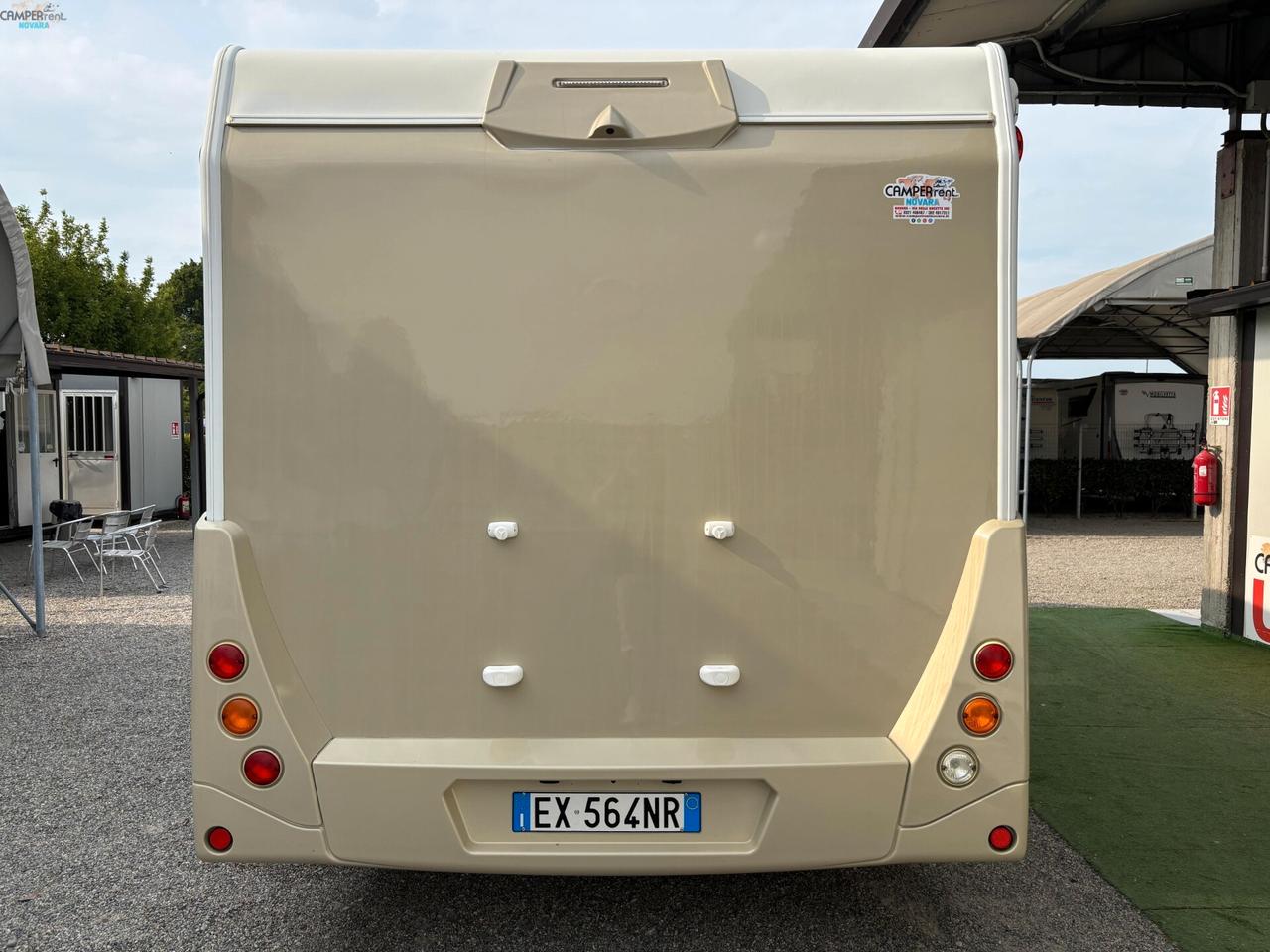 CI MAGIS 84 XT - SEMINTEGRALE CON LETTI GEMELLI IN CODA ED AMPIO GARAGE