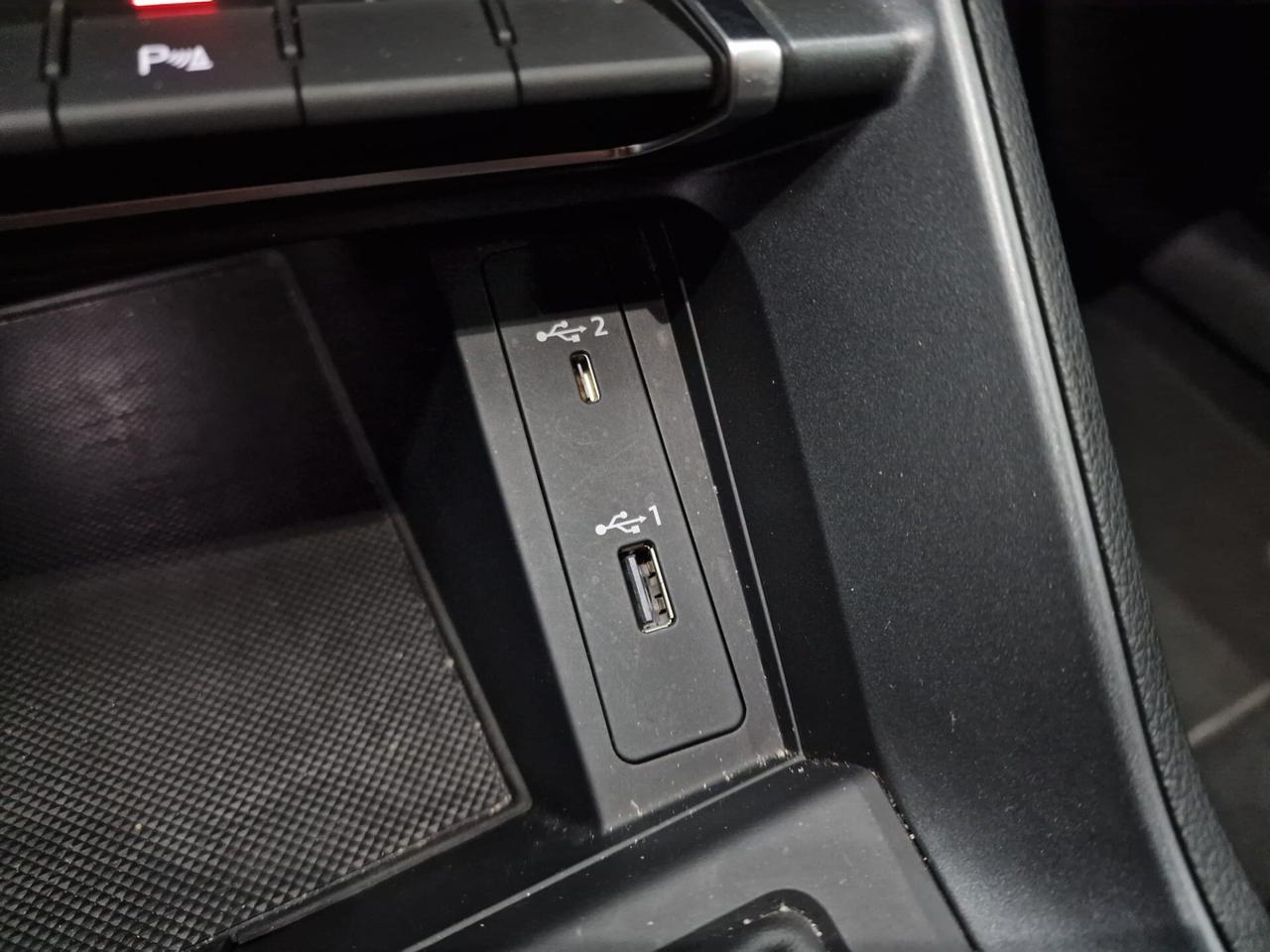 Audi Q3 SPB 35 TDI S tronic line edition 2.0 150CV Identity Black