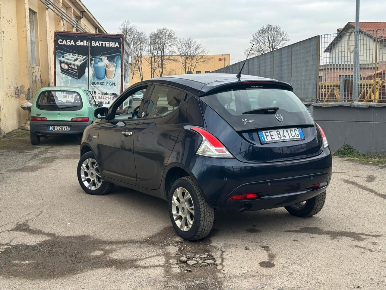 Lancia Ypsilon 0.9 TwinAir 85 CV 5 porte Metano Ecochic Platinum