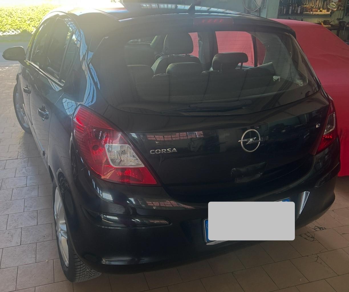 Opel Corsa 1.4 16V 5 porte Cosmo