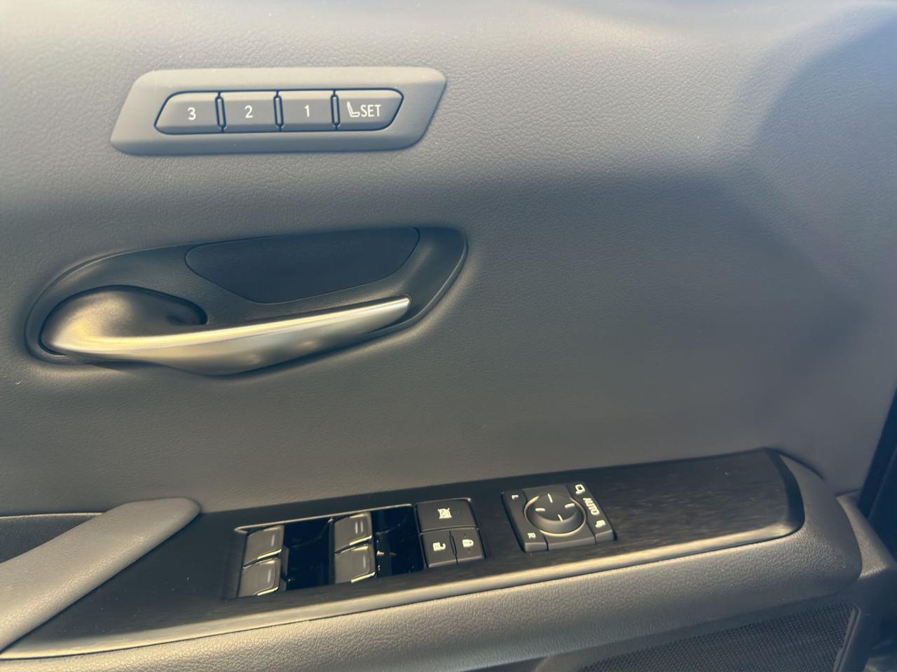 Lexus UX 250h 2.0 Luxury 4wd cvt