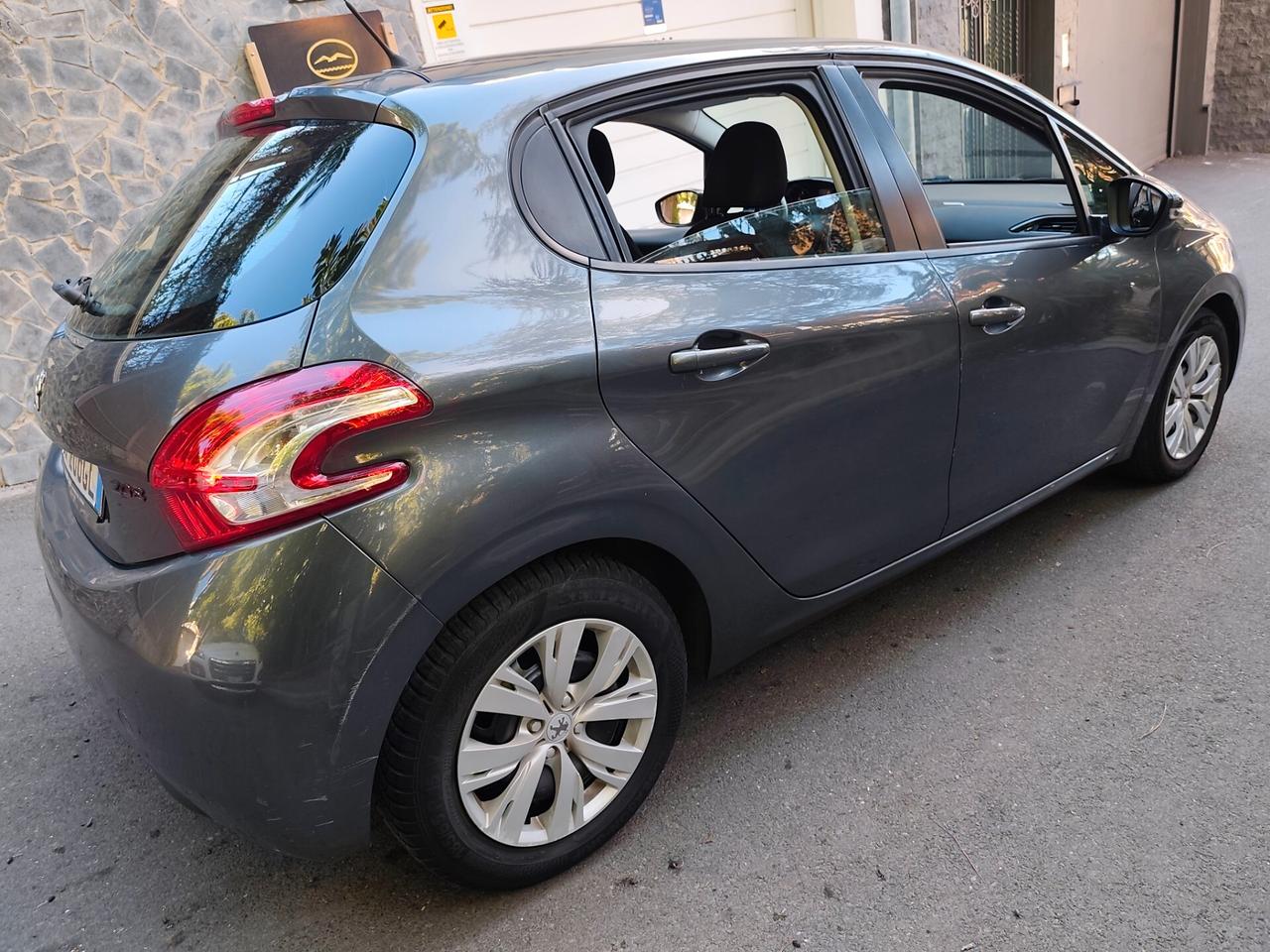 Peugeot 208 1.4 HDi 68 CV 2014