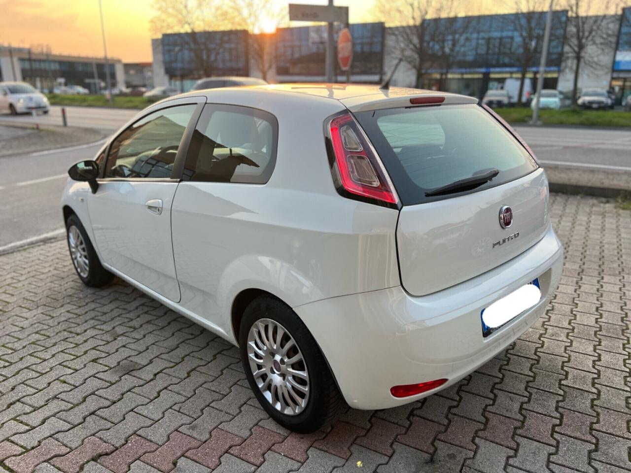 Fiat Punto 1.4 benzmetano ok Neopatentati