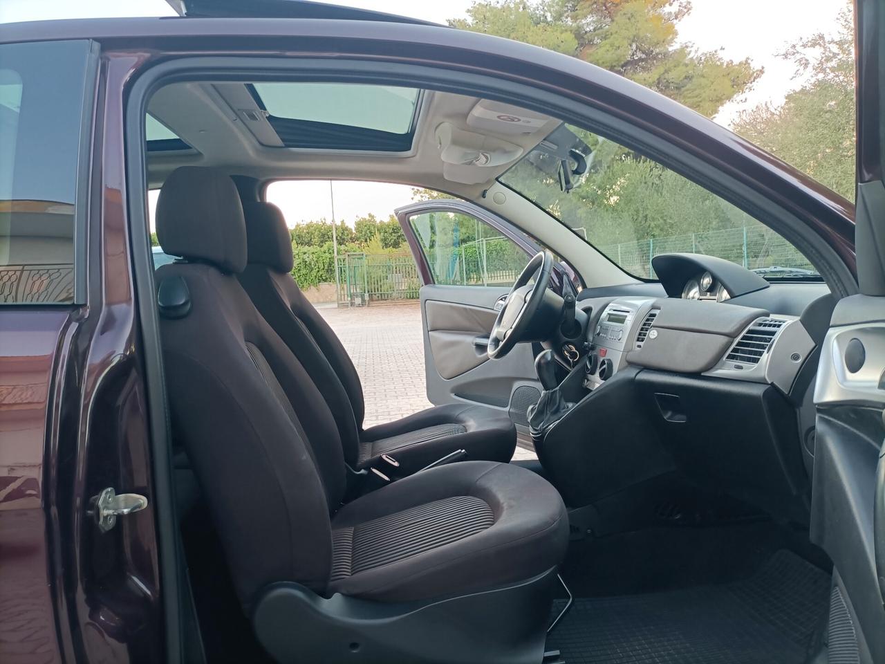 Lancia Ypsilon 1.3 MJT 75 CV Platino/tetto apribile
