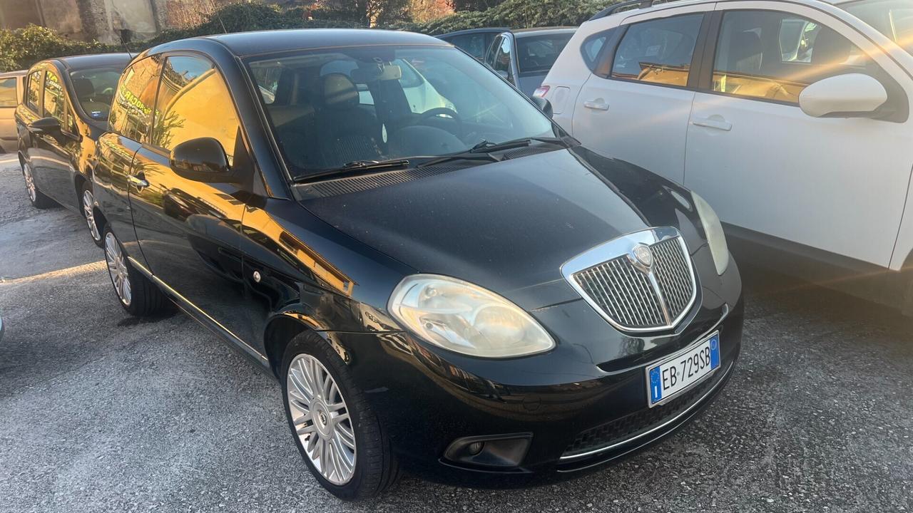 Lancia Ypsilon 1.3 MJT 75 CV Platino* ok neopatent