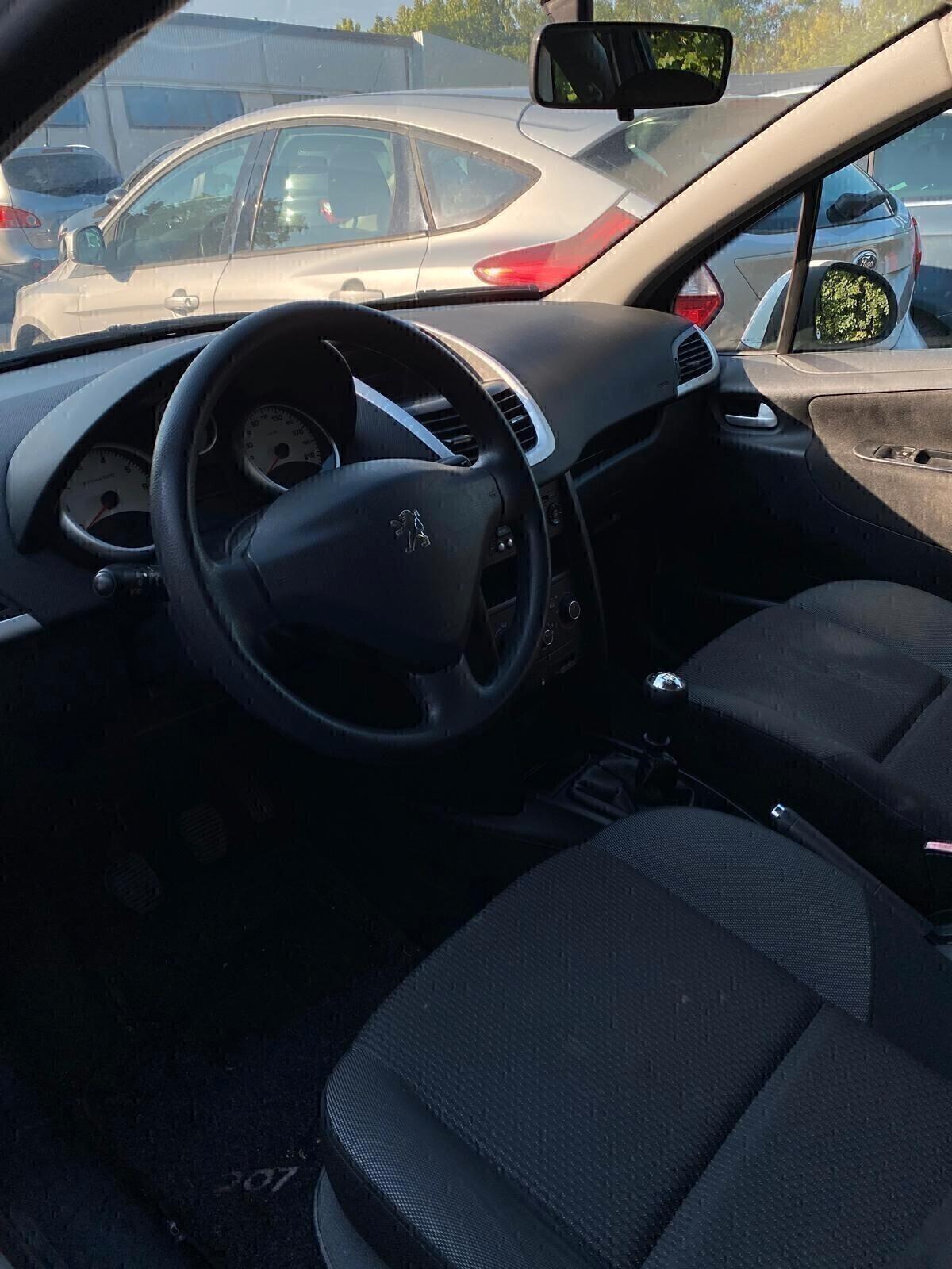 Peugeot 207 1.4 benzina Neopatentati