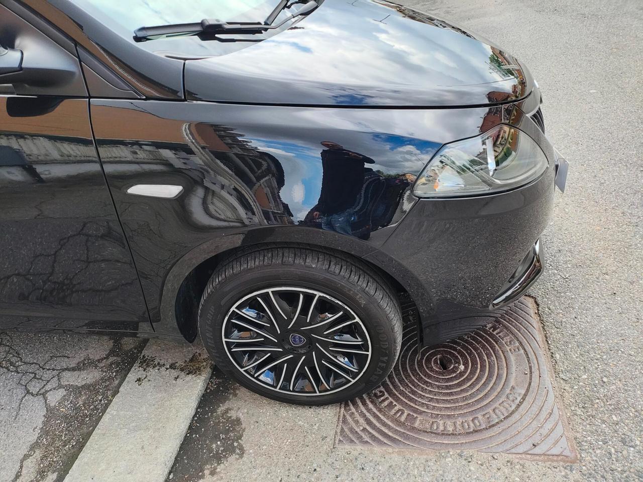 LANCIA YPSILON 1.0 HYBRID -2023