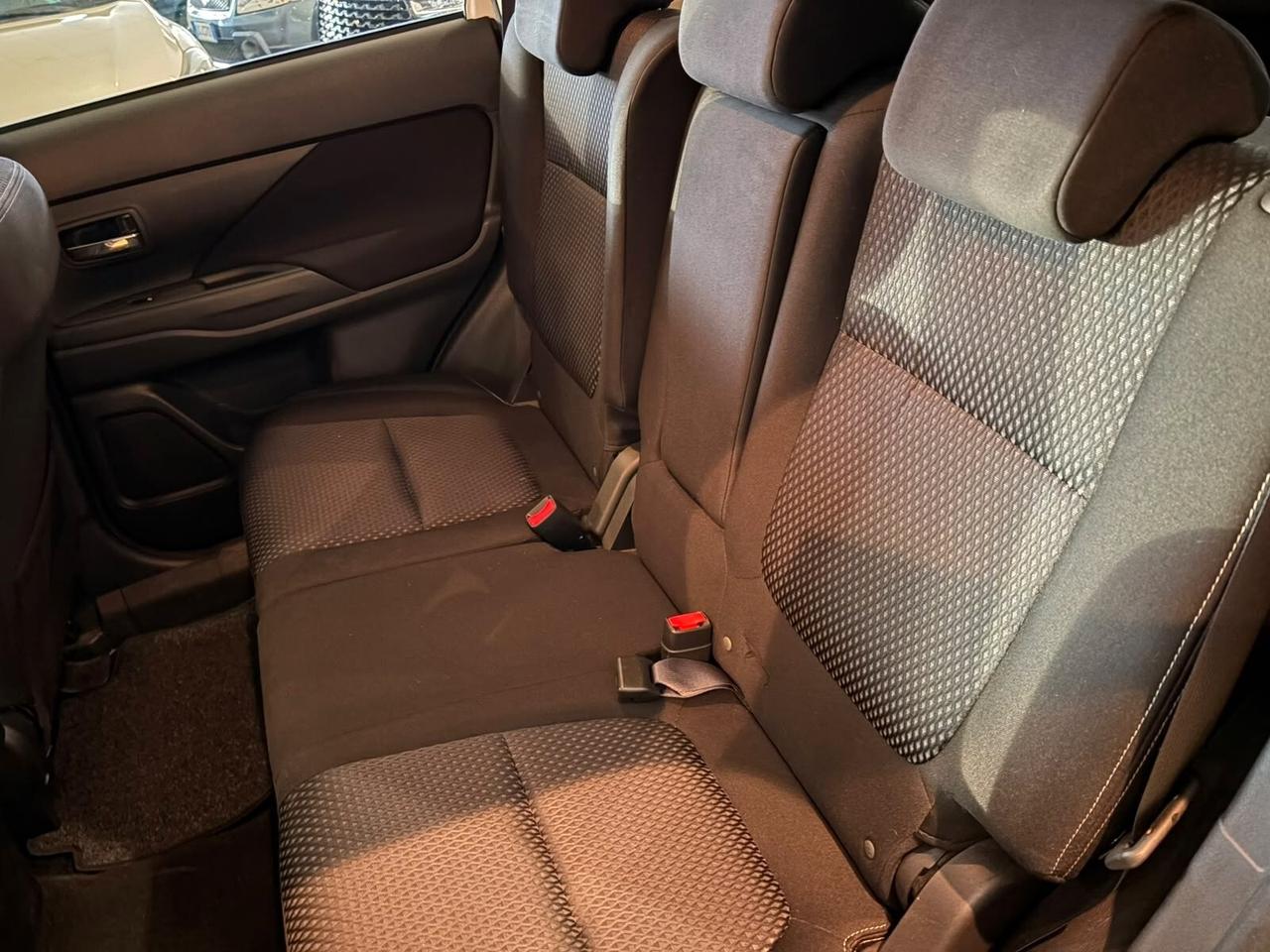 Mitsubishi Outlander 2.2 DI-D 4WD Instyle Plus SDA 7 posti