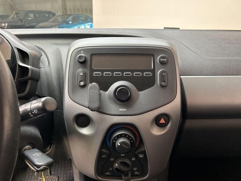 Toyota Aygo 1.0 x-cool 72 CV m-mt