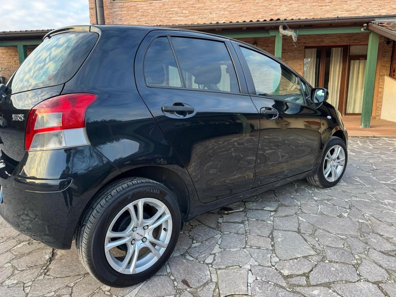 Toyota Yaris 1.4 D-4D DPF 5 porte Sol neopatentati