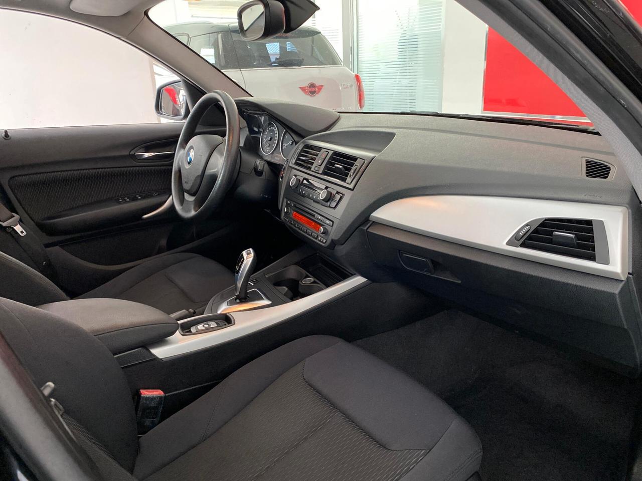 Bmw 118 118d 5p. Unique