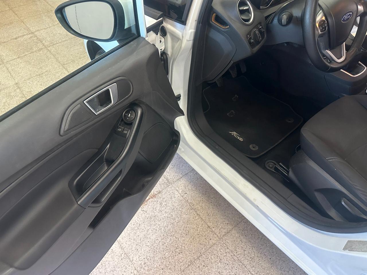 Ford Fiesta 1.0 80CV 5 porte Titanium OK NEOPATENTATI