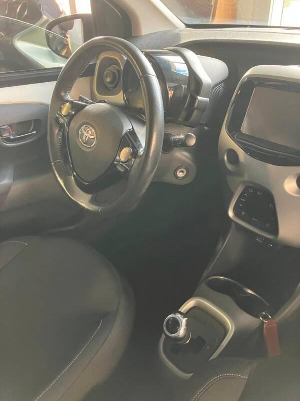 Toyota Aygo 1.0 x-play 5p m-mt my15