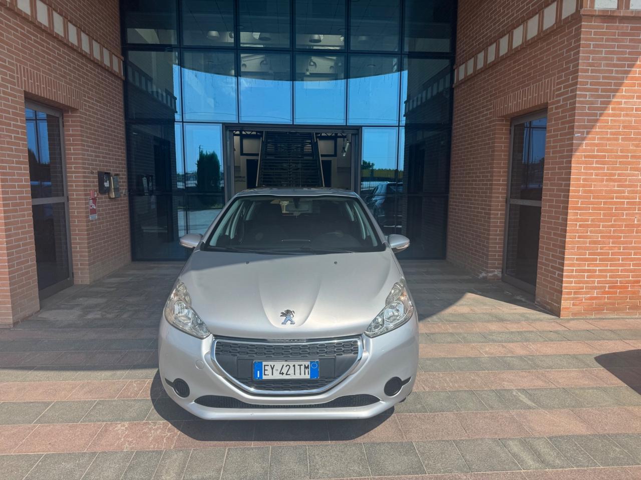 Peugeot 208 1.4 HDi 68 CV 5 porte Allure Neopatentati