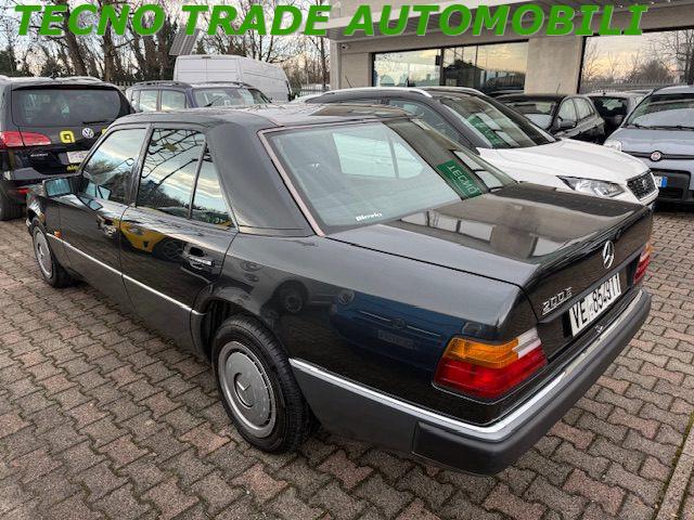 MERCEDES-BENZ 200 E #uniproprietario