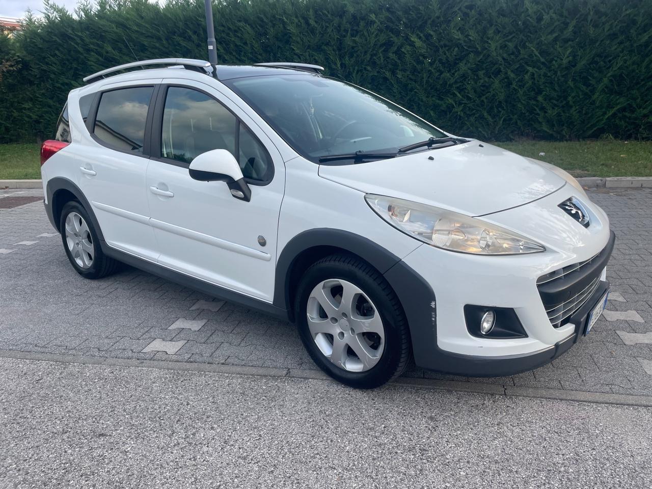 Peugeot 207 1.6 HDi SW Outdoor 2011 tetto perfetta