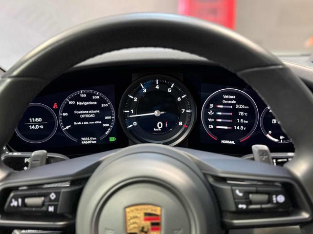 PORSCHE 911 Carrera 4