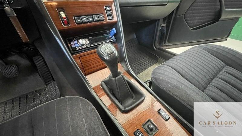 Mercedes-Benz Serie 200-320 200 E