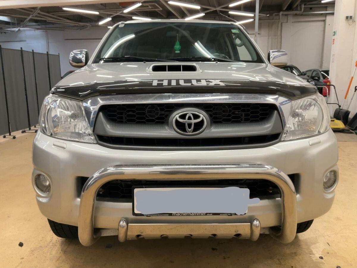 Toyota Hilux 3.0 D-4D 4WD 4p. Doub. Cab SR+