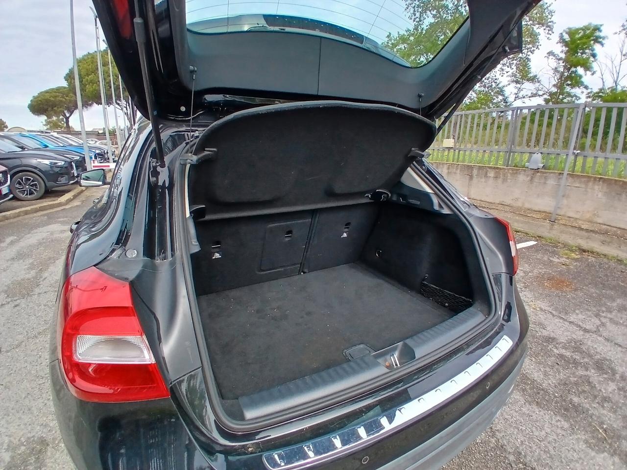 Mercedes-benz GLA 180 d Premium