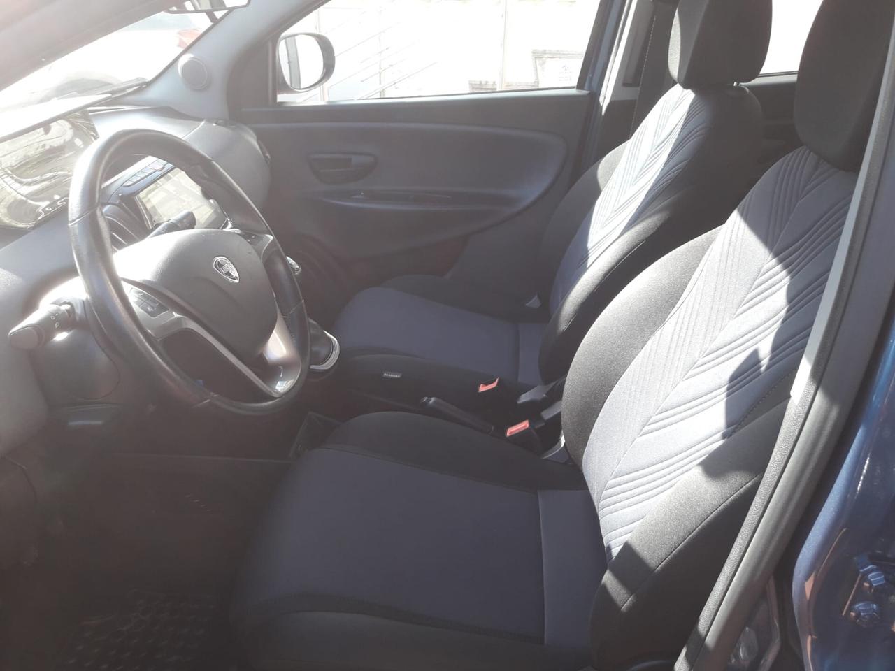 Lancia Ypsilon 1.0 FireFly 5 porte S&S Hybrid Gold