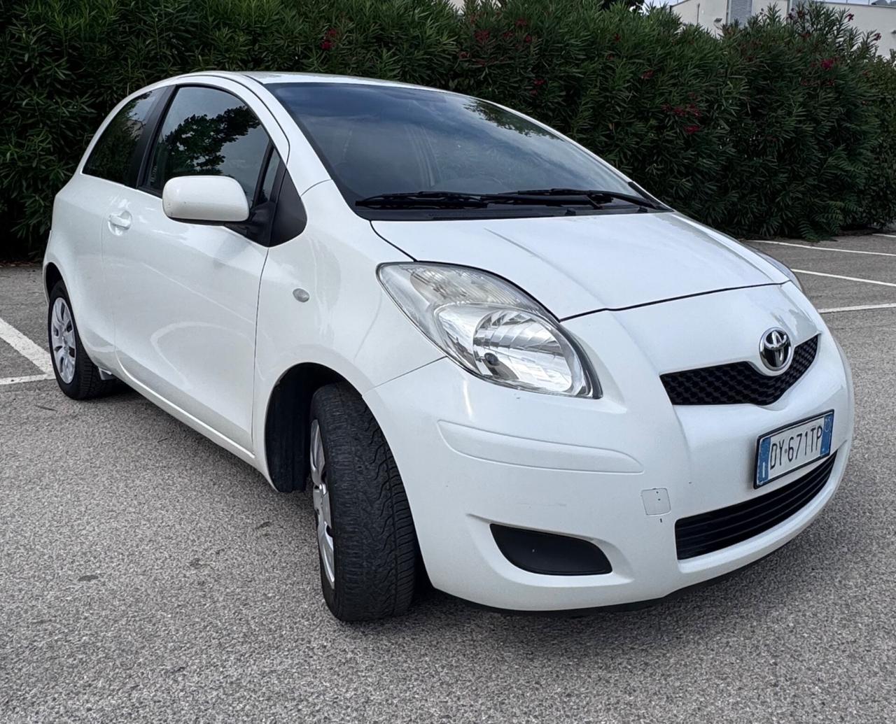 Toyota Yaris 1.0 Luxury pack