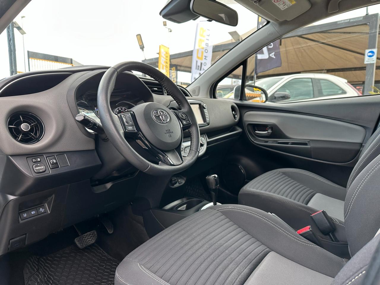 TOYOTA Yaris 1.5 Hybrid 5 porte Business