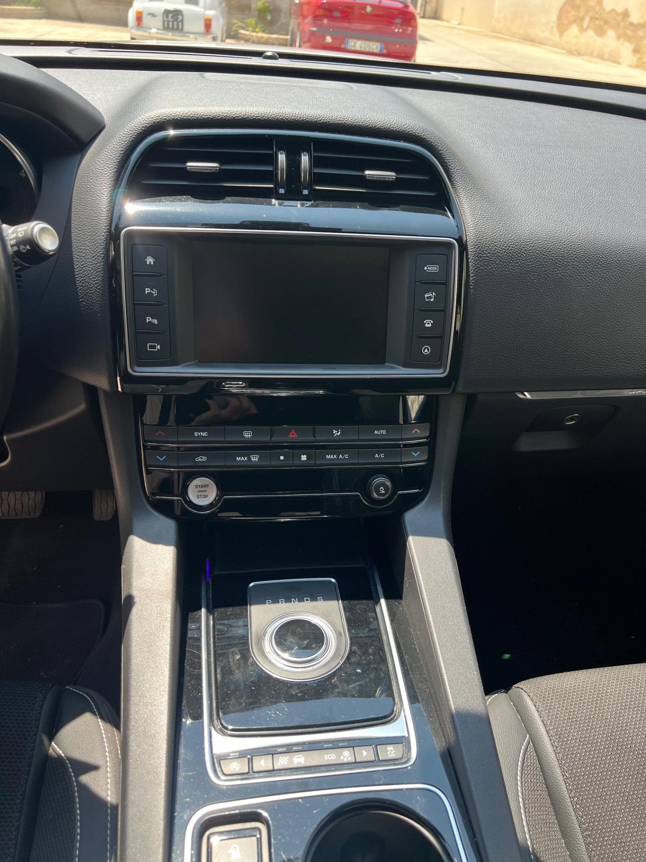 Jaguar F-Pace 2.0 D 180 CV AWD aut. R-Sport