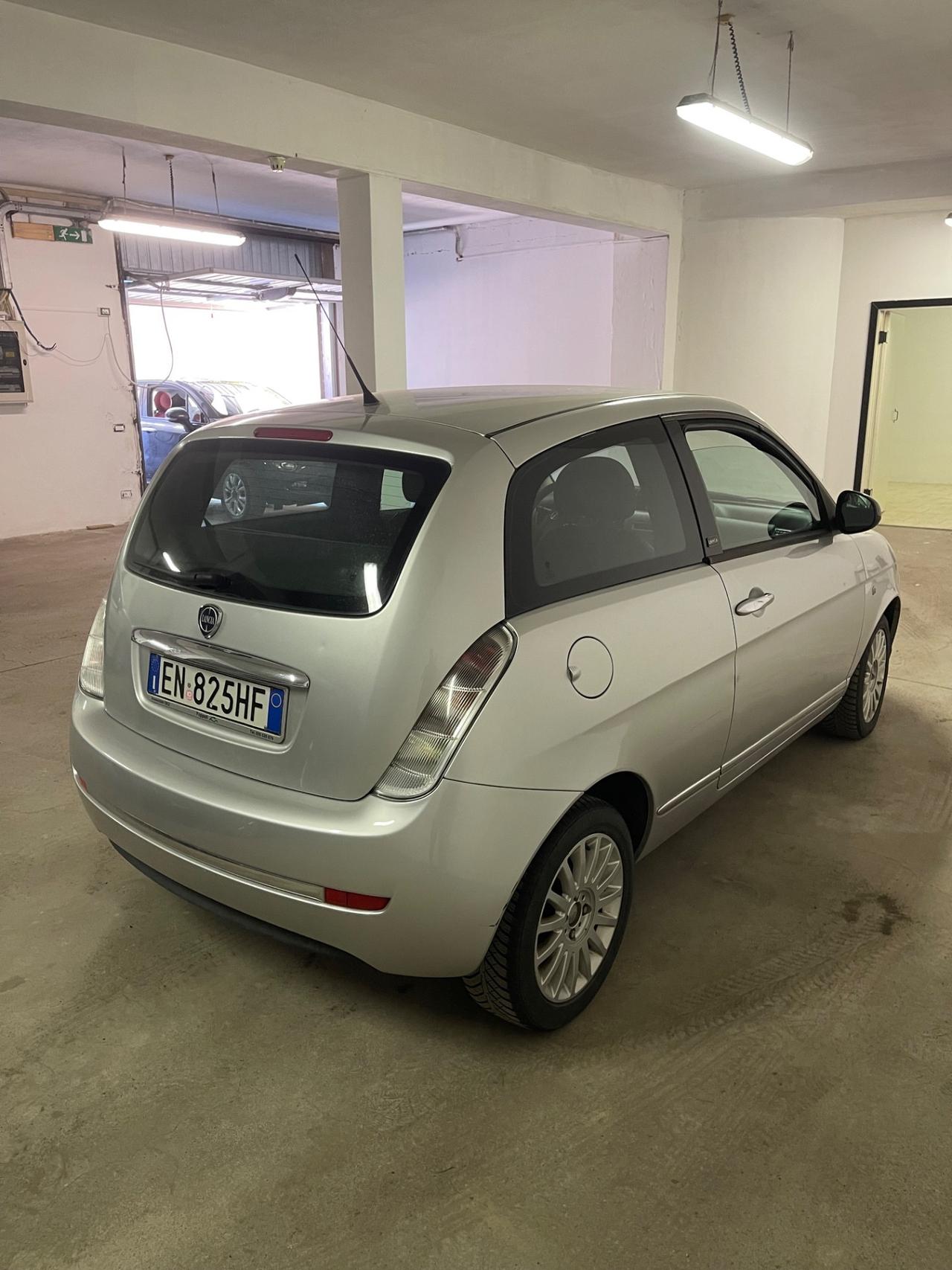 Lancia Ypsilon 1.2 69 CV 5 porte S&S Platinum