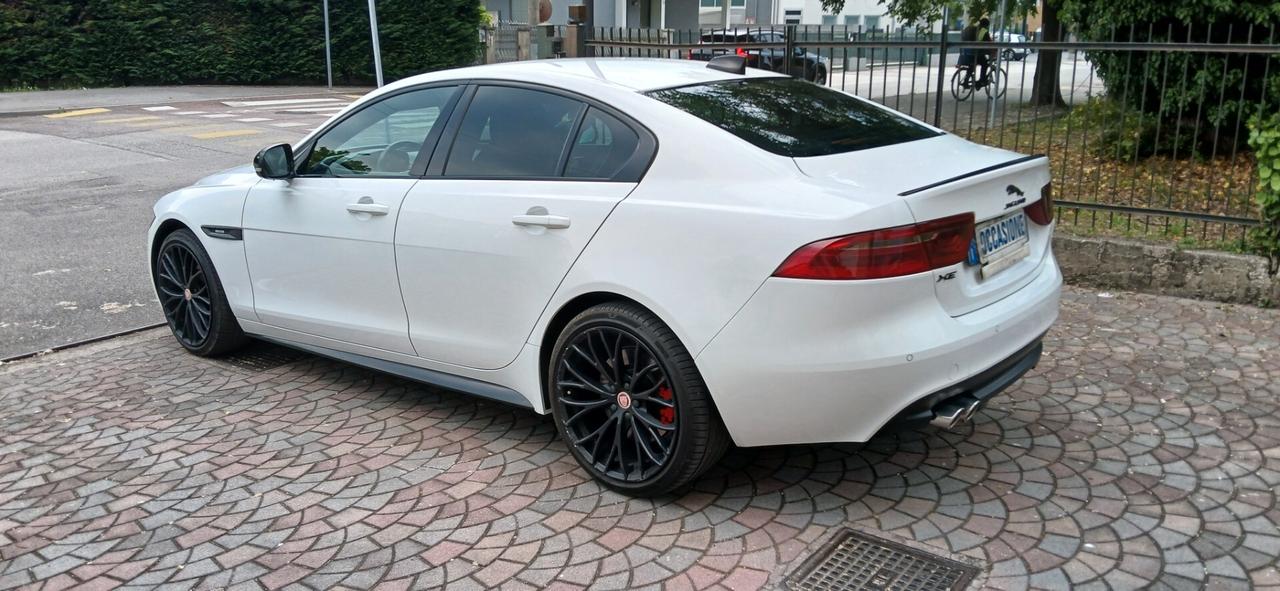 Jaguar XE 2.0 D 180 cv automatica look sportivo
