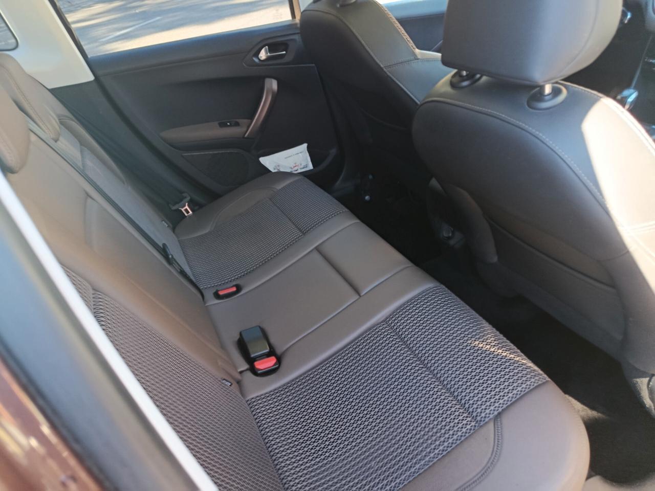 Peugeot 2008 1.6 VTi 120CV Allure