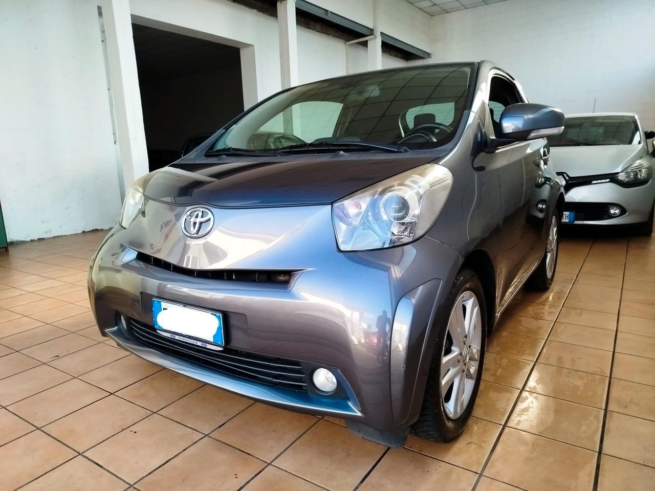 Toyota iQ 1.3 Executive E5B, adatta anche a neopatentati.