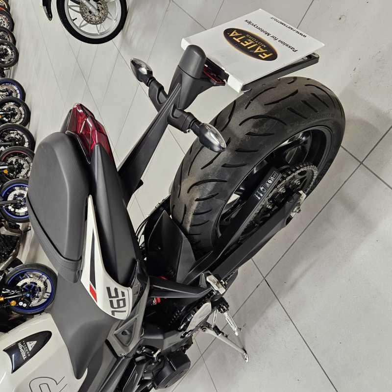 Triumph Street Triple 765 R - 2024