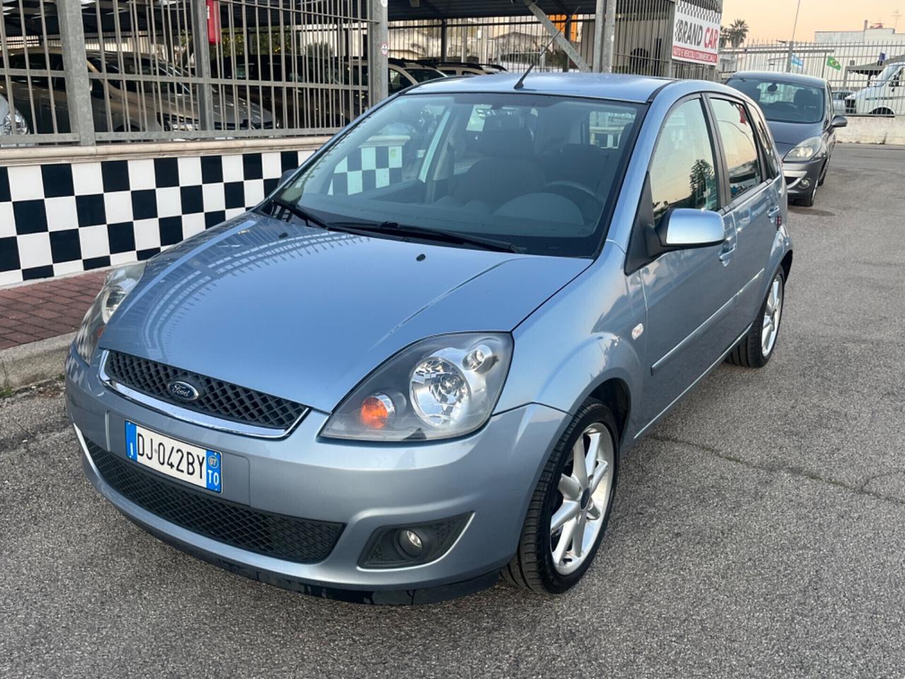Ford Fiesta 1200 5p. Ghia Unipro 2007