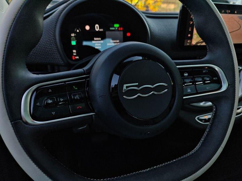 FIAT 500 500e Berlina 42 kWh La Prima