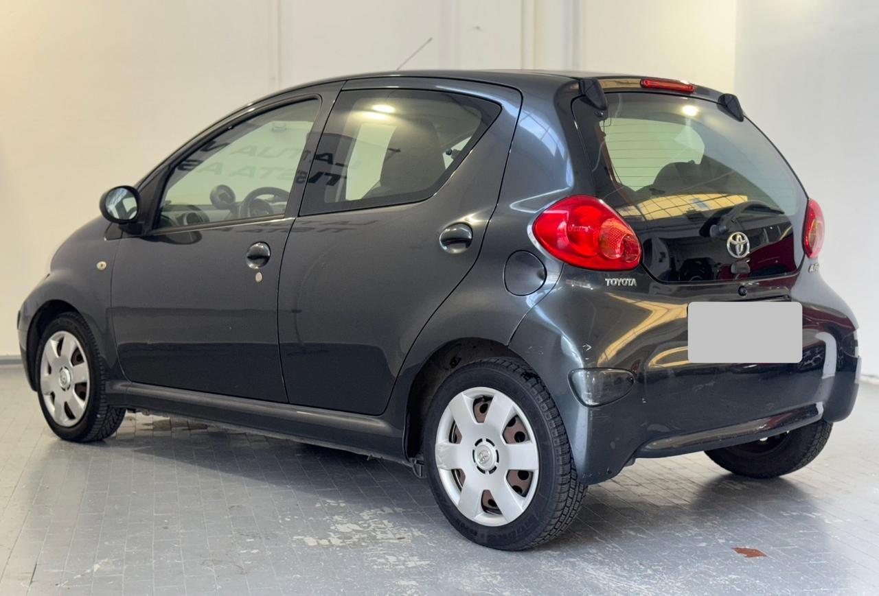 Toyota Aygo 1.0 12V VVT-i 5 porte Sol