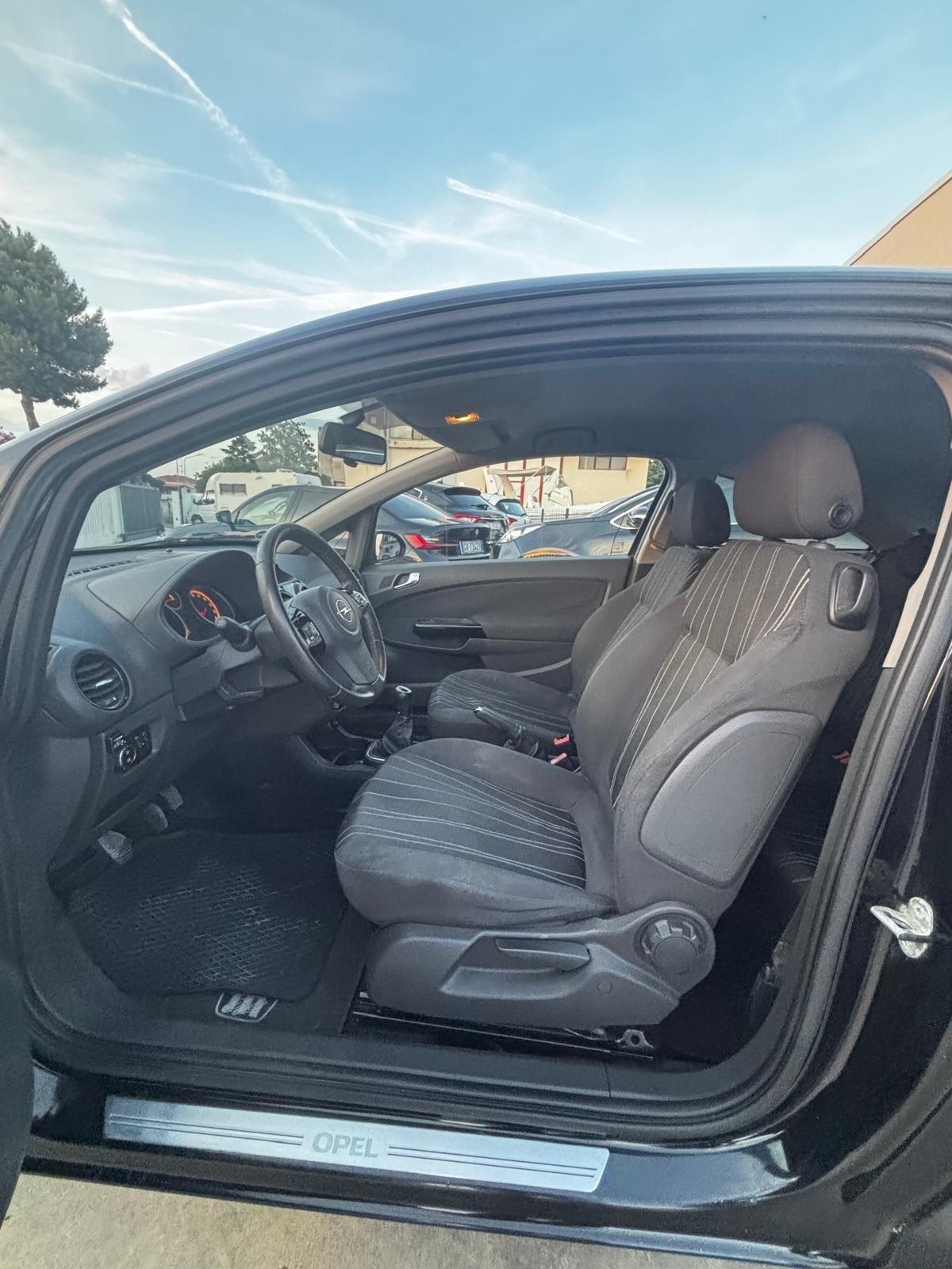 Opel Corsa 1.2 80CV 3 porte GPL-TECH Club