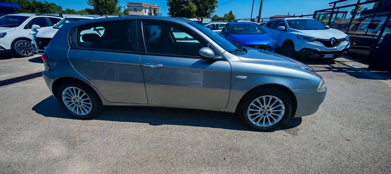 Alfa Romeo 147 1.6 16V TS 5 porte Distinctive