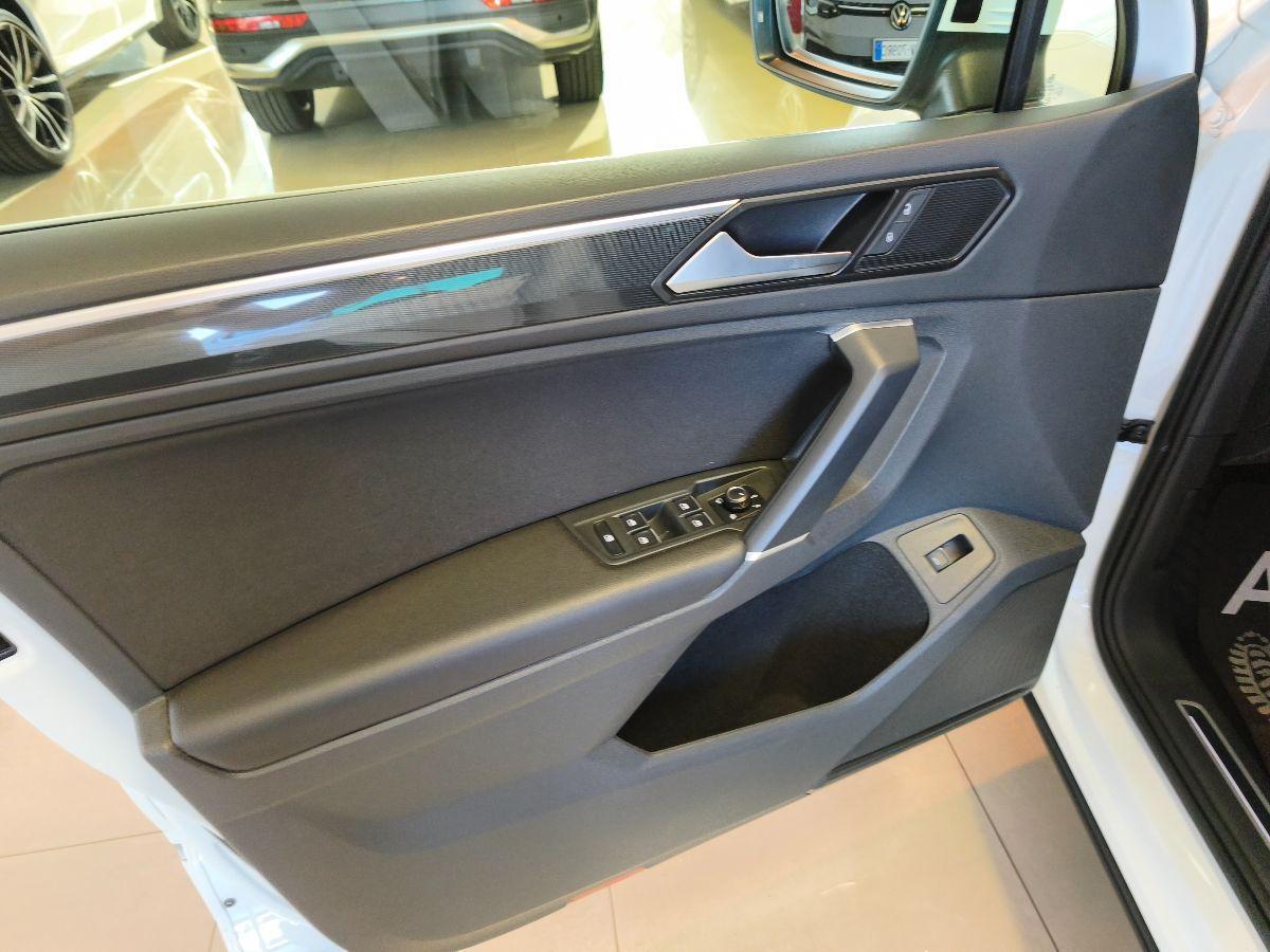 VOLKSWAGEN Tiguan R-LINE TETTO 190CV DSG 4MOTION