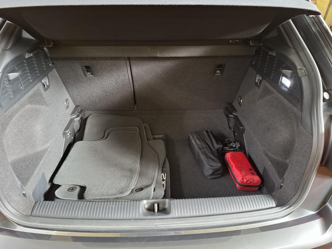 Audi Q2 30 TDI S tronic Identity Black full optional