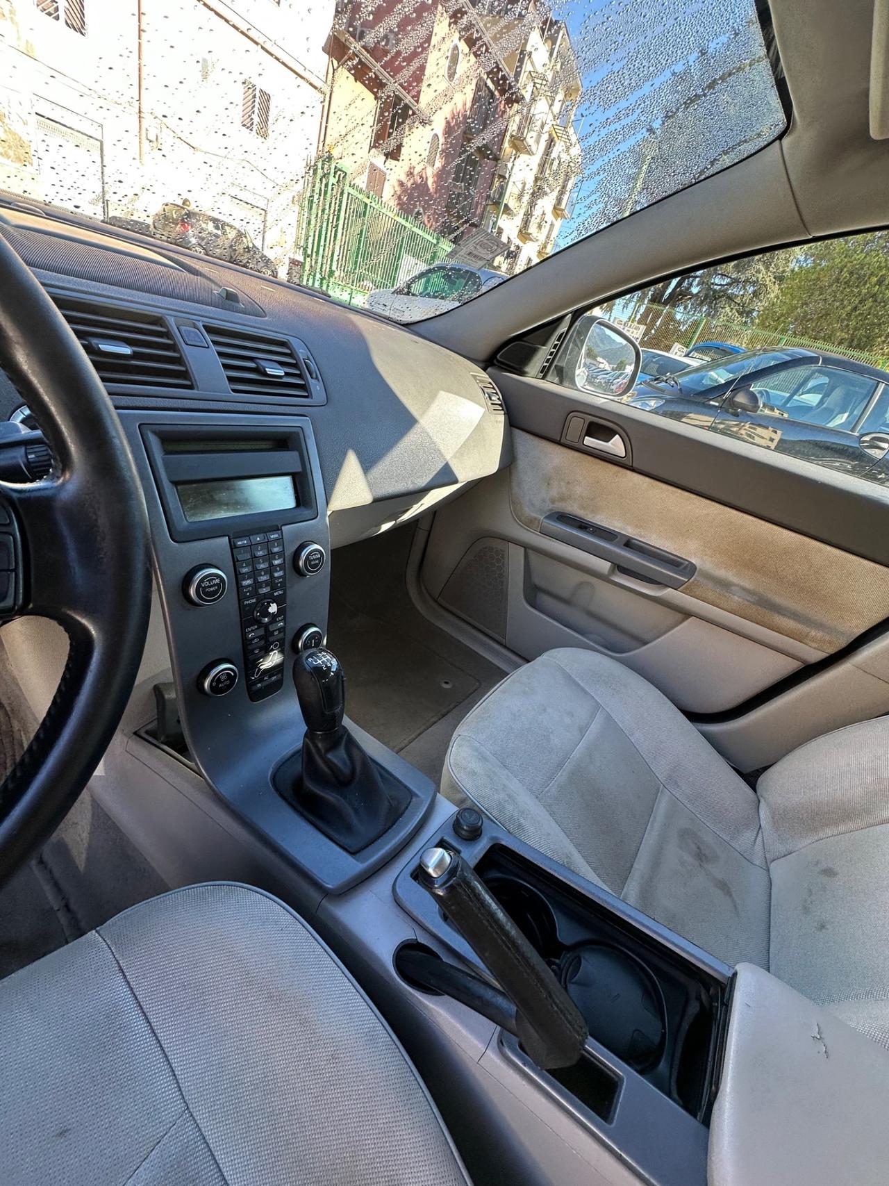 Volvo V50 D2 R-design