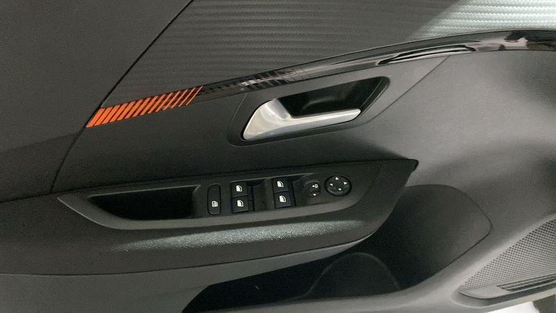 Peugeot 208 motore elettrico 136 CV 5 porte Allure